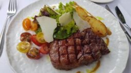 Pine, restaurant cu terasa la Bucuresti
