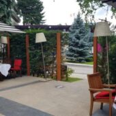 Pine, restaurant cu terasa la Crowne Plaza Bucuresti