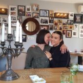 Cina cu fete frumoase la Pata Negra