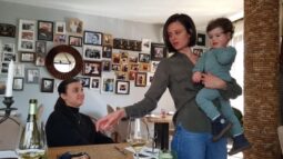 Cina cu fete frumoase la Pata Negra