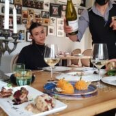 Cina cu fete frumoase la Pata Negra