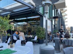 Amoom, mic bistrou si cofetarie orientala in Aviatiei