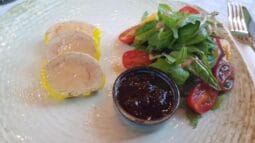 Amoom, restaurant oriental contemporan, cafenea si cofetarie