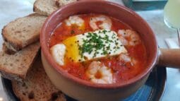 Amoom, restaurant oriental contemporan, cafenea si cofetarie