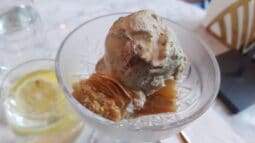 Amoom, restaurant oriental contemporan, cafenea si cofetarie