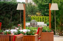 Crowne Plaza Pine and La Veranda