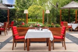 Crowne Plaza Pine and La Veranda