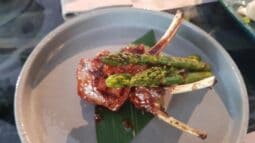 Restaurant international la Parcul Herastrau