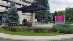Parcul si gradinile Crowne Plaza Bucuresti
