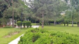Parcul si gradinile Crowne Plaza Bucuresti