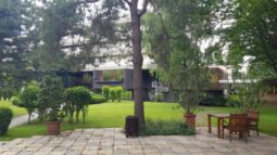 Parcul si gradinile Crowne Plaza Bucuresti