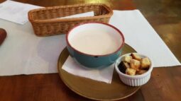 Rare House, restaurant pe Schitu Darvari