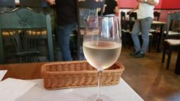 Rare House, restaurant pe Schitu Darvari