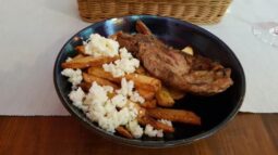 Rare House, restaurant pe Schitu Darvari