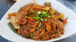 Restaurant filipinez Santiago Kitchen in Tunari