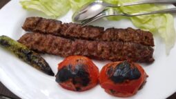 Teheran, restaurant iranian cu bucatarie persana