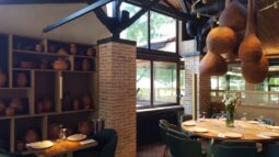 Salonul MRS Residence, restaurant in Parcul Herastrau