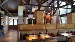 Salonul MRS Residence, restaurant in Parcul Herastrau