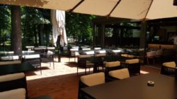 Terasa Adamo in Parcul Herastrau