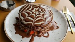 Burgerati si Chocoloco, bistrou de burgeri si clatite