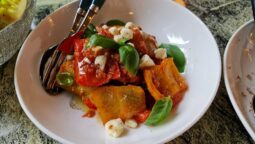 TUYA Food for Sharing, restaurant in Parchul Herastrau