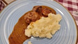 Cappuccino, fast food pe Ion Campineanu