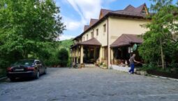 Casa cu Tei Monteoru