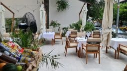 Fine Food gourmet shop & bistro Restocracy