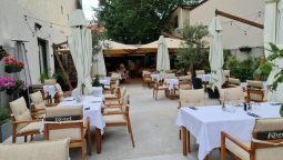 Fine Food gourmet shop & bistro Restocracy