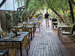 Restaurantul Rare Garden