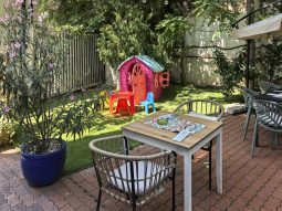 Restaurantul Rare Garden