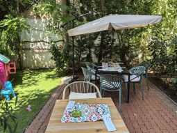 Restaurantul Rare Garden