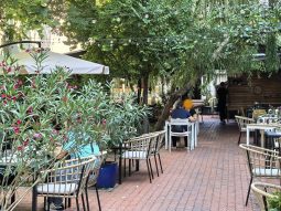 Restaurantul Rare Garden