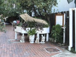 Restaurantul Rare Garden